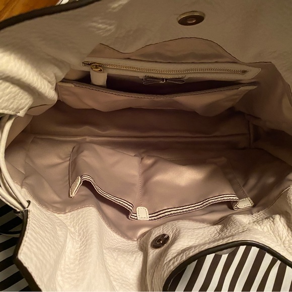 **Rare** Henri Bendel Cinched Bucket Bag in Birch, pebbled leather. BRAND NEW - Picture 8 of 11